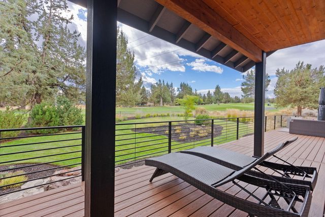 920 Cinnamon Teal Drive, Redmond, OR 97756