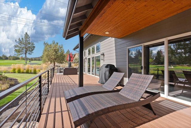 920 Cinnamon Teal Drive, Redmond, OR 97756