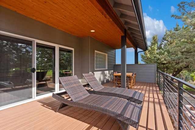 920 Cinnamon Teal Drive, Redmond, OR 97756