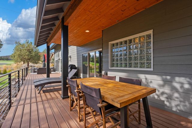 920 Cinnamon Teal Drive, Redmond, OR 97756