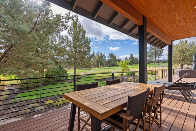 920 Cinnamon Teal Drive, Redmond, OR 97756