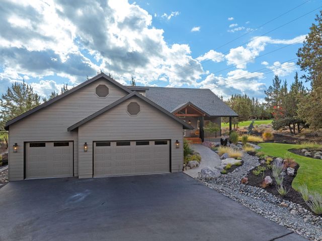 920 Cinnamon Teal Drive, Redmond, OR 97756