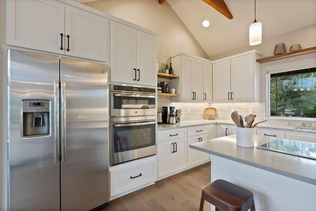 920 Cinnamon Teal Drive, Redmond, OR 97756