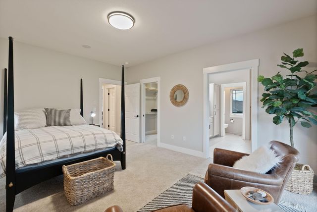 920 Cinnamon Teal Drive, Redmond, OR 97756