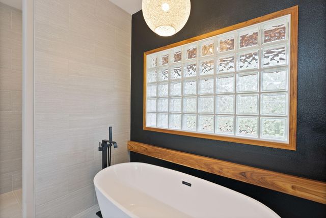 920 Cinnamon Teal Drive, Redmond, OR 97756