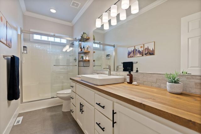 920 Cinnamon Teal Drive, Redmond, OR 97756