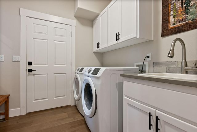 920 Cinnamon Teal Drive, Redmond, OR 97756