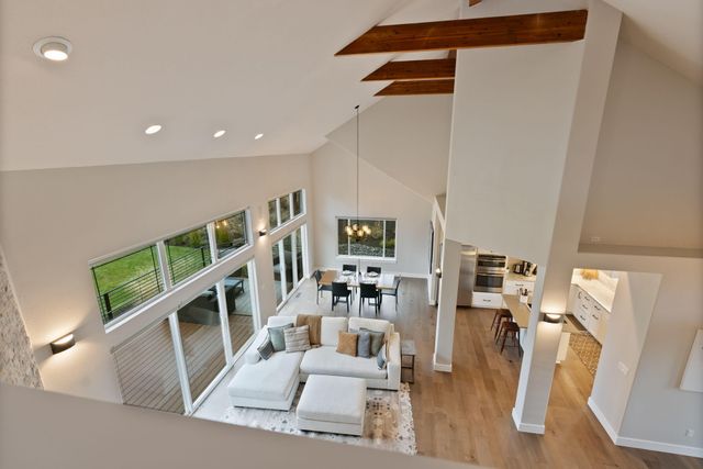 920 Cinnamon Teal Drive, Redmond, OR 97756