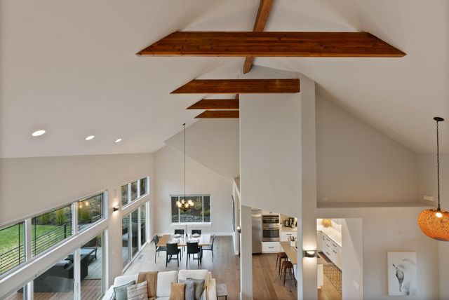 920 Cinnamon Teal Drive, Redmond, OR 97756