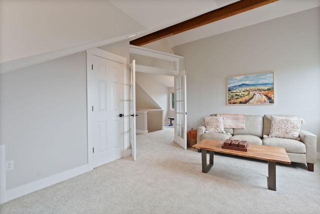 920 Cinnamon Teal Drive, Redmond, OR 97756