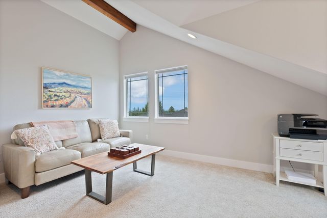 920 Cinnamon Teal Drive, Redmond, OR 97756