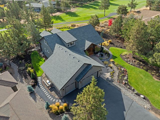 920 Cinnamon Teal Drive, Redmond, OR 97756