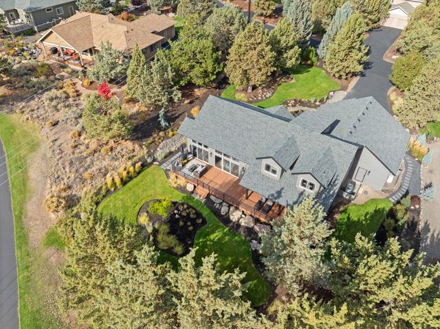 920 Cinnamon Teal Drive, Redmond, OR 97756