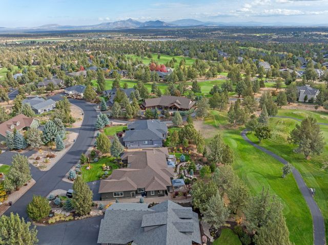 920 Cinnamon Teal Drive, Redmond, OR 97756