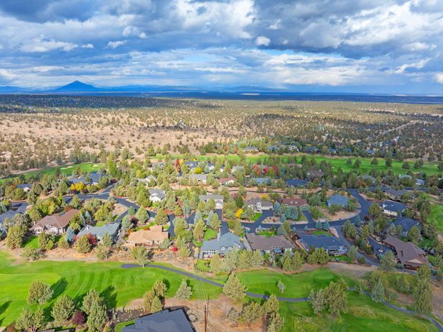 920 Cinnamon Teal Drive, Redmond, OR 97756