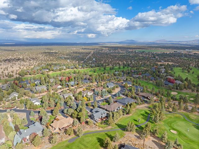 920 Cinnamon Teal Drive, Redmond, OR 97756