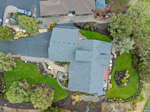 920 Cinnamon Teal Drive, Redmond, OR 97756