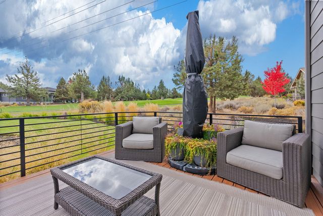 920 Cinnamon Teal Drive, Redmond, OR 97756