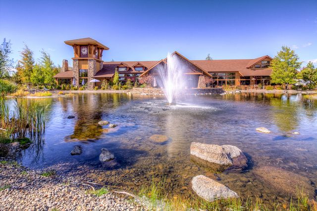 920 Cinnamon Teal Drive, Redmond, OR 97756