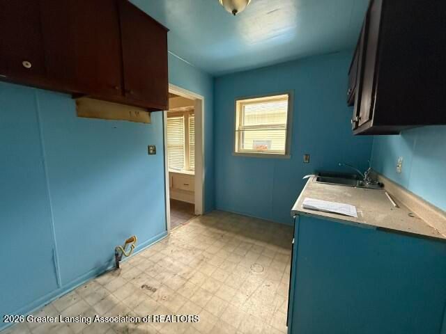 1209 W Mount Hope Avenue, Lansing, MI 48910