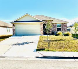 1420 London WAY, Lockhart, TX 78644