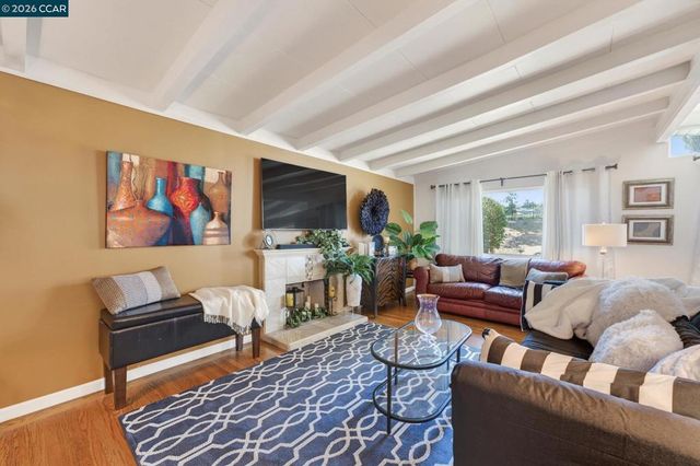 380 Alhambra Ave, Vallejo, CA 94591