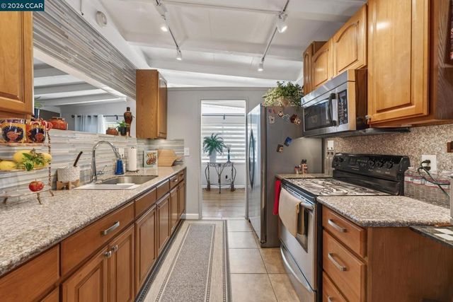380 Alhambra Ave, Vallejo, CA 94591