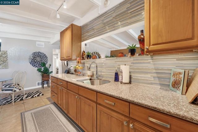 380 Alhambra Ave, Vallejo, CA 94591