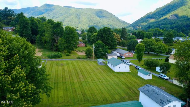 207 Charles Street, Hampton, TN 37658