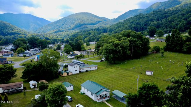 207 Charles Street, Hampton, TN 37658