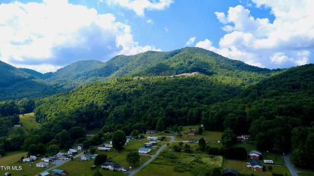 207 Charles Street, Hampton, TN 37658