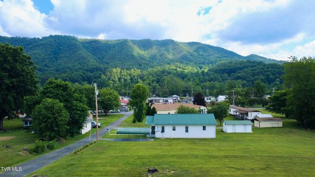 207 Charles Street, Hampton, TN 37658