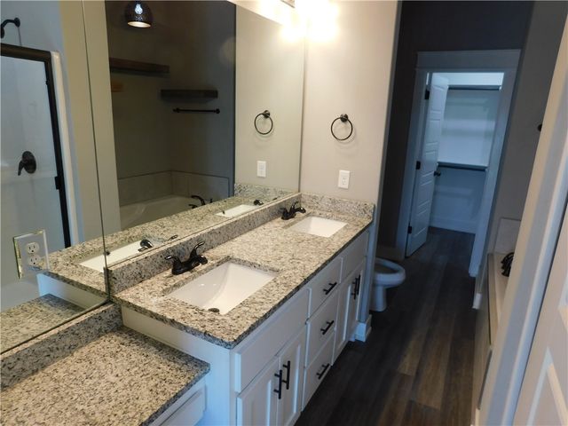 2240 W Moore Lane, Fayetteville, AR 72704