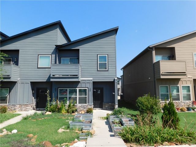 2240 W Moore Lane, Fayetteville, AR 72704