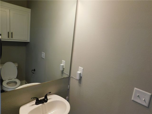 2240 W Moore Lane, Fayetteville, AR 72704