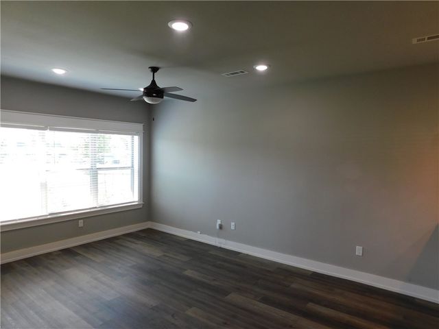 2240 W Moore Lane, Fayetteville, AR 72704