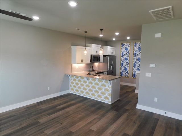 2240 W Moore Lane, Fayetteville, AR 72704