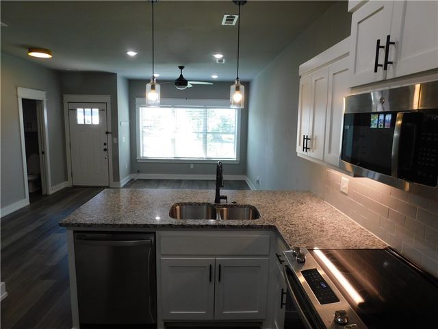 2240 W Moore Lane, Fayetteville, AR 72704