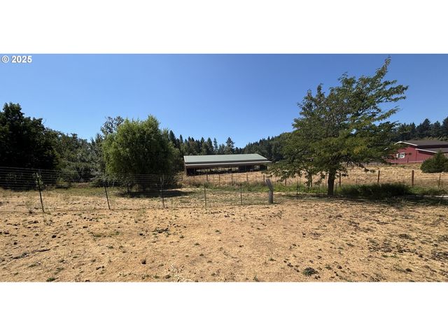 1931 SLEEPY HOLLOW Loop, Grants Pass, OR 97527