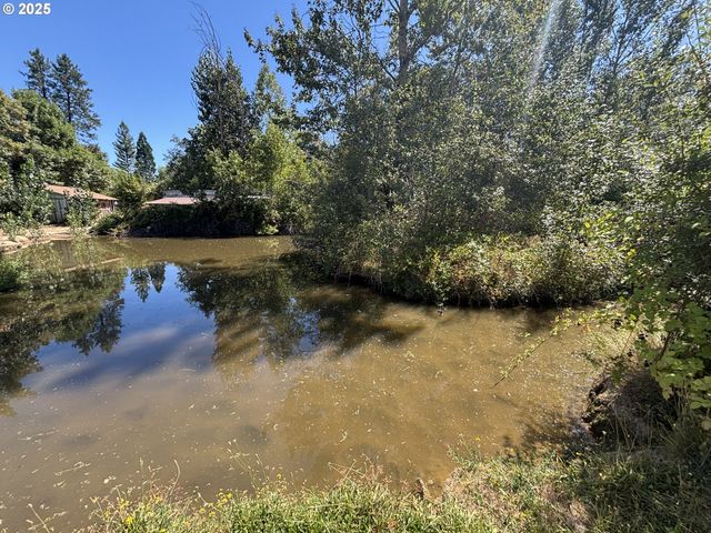 1931 SLEEPY HOLLOW Loop, Grants Pass, OR 97527