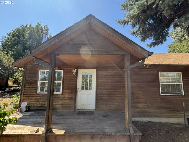 1931 SLEEPY HOLLOW Loop, Grants Pass, OR 97527