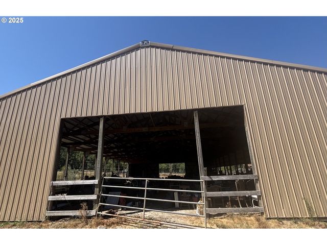 1931 SLEEPY HOLLOW Loop, Grants Pass, OR 97527