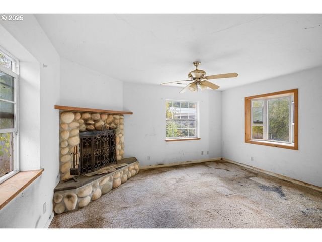 1931 SLEEPY HOLLOW Loop, Grants Pass, OR 97527