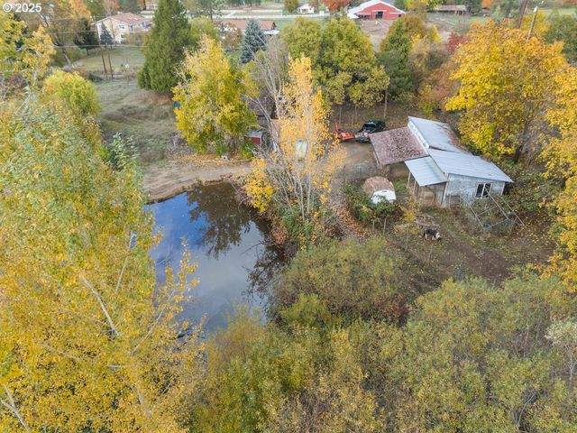 1931 SLEEPY HOLLOW Loop, Grants Pass, OR 97527