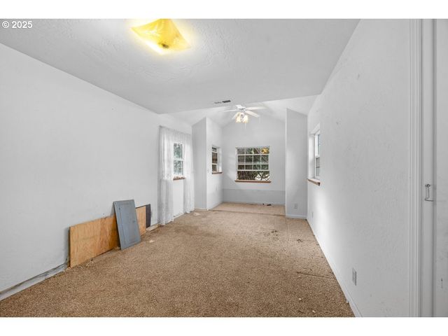 1931 SLEEPY HOLLOW Loop, Grants Pass, OR 97527