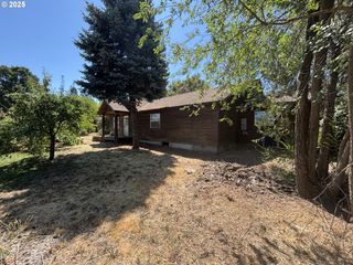 1931 SLEEPY HOLLOW Loop, Grants Pass, OR 97527