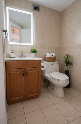 999 Brickell Bay Dr 805, Miami, FL 33131