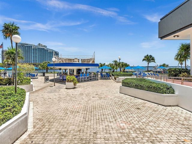999 Brickell Bay Dr 805, Miami, FL 33131