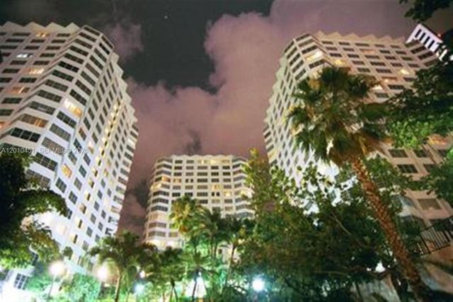 999 Brickell Bay Dr 805, Miami, FL 33131