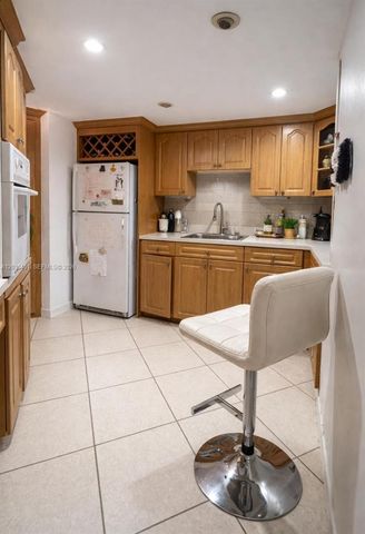 999 Brickell Bay Dr 805, Miami, FL 33131